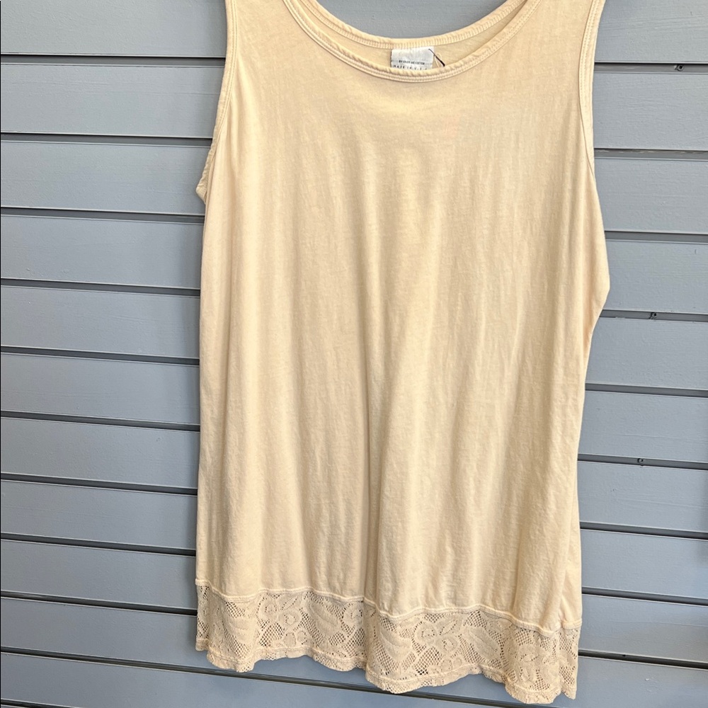 NWT Chic Peachy Cream Lace-Trimmed Tank Top